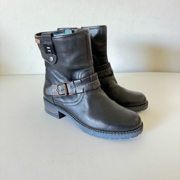PIKOLINOS Shoes - Pikolinos Black Leather Buckle Boots Size 37